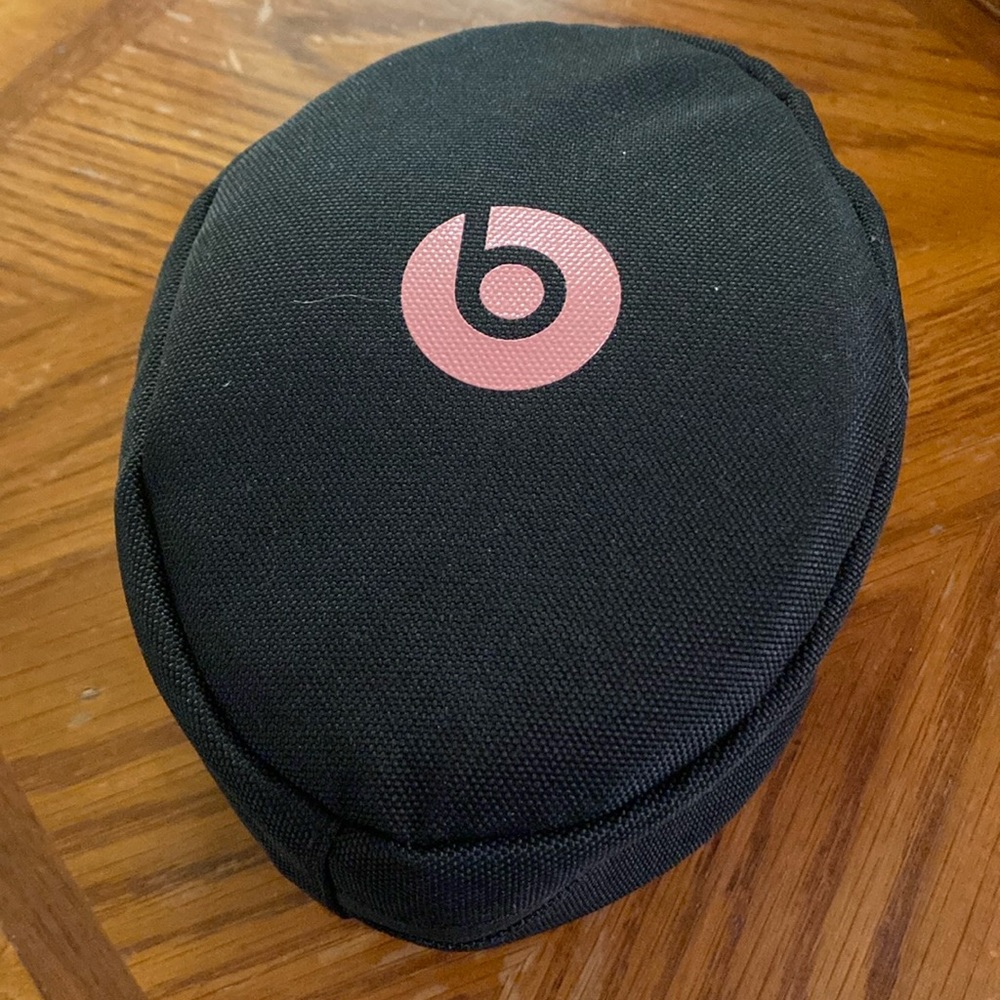 Brand new rolls, gold and white beats never used
